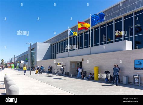 Vuelos Sevilla Aeropuerto de Tenerife Sur (TFS)